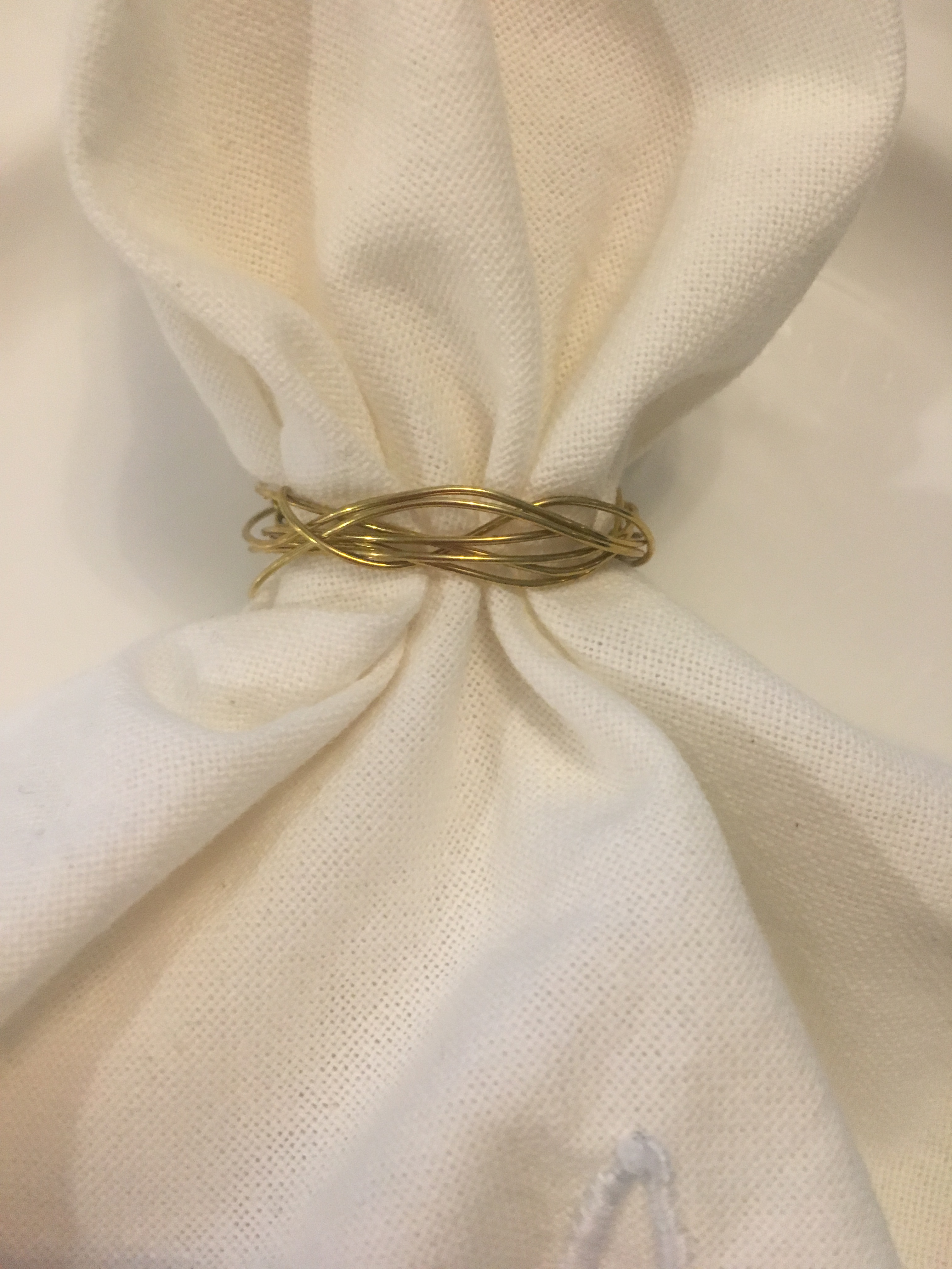 DIY Gold Wire Napkin Rings | The Well Dressed Table